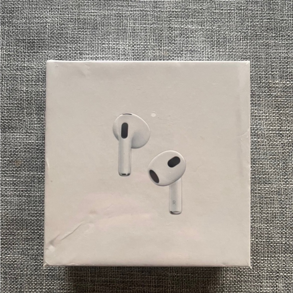 Apple AirPods (3rd Generation) Wireless Earbuds in White